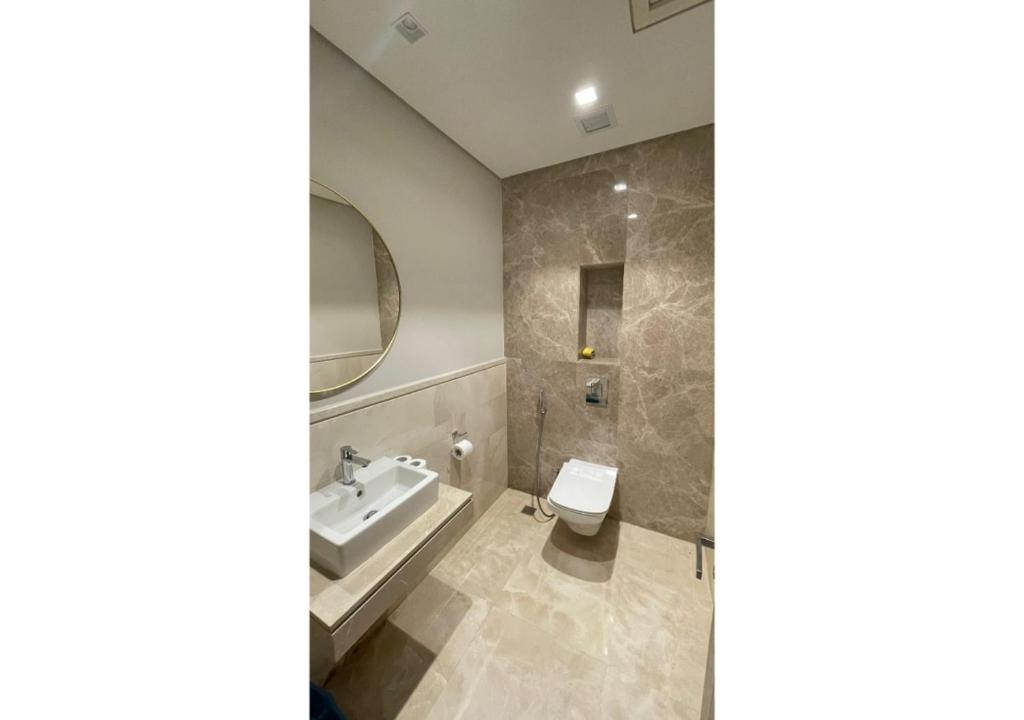 Koupelna v ubytování Furnished Apartment in Mall Of Arabia Towers , AEON Compound