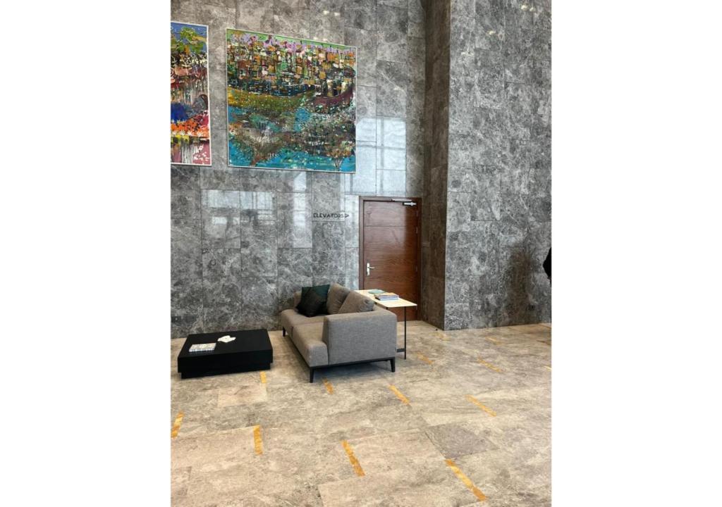 Posezení v ubytování Furnished Apartment in Mall Of Arabia Towers , AEON Compound