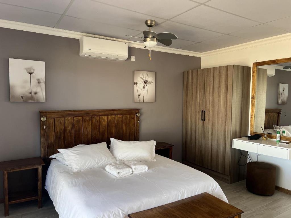 Plot 19 - Queen Room