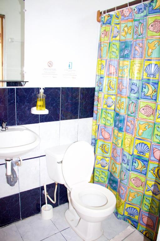 Koupelna v ubytování Hostal Suiza