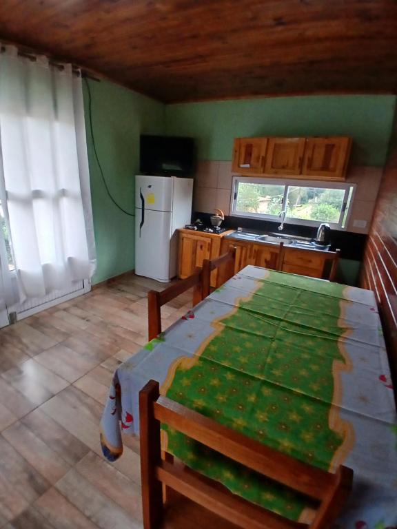Kuchyň nebo kuchyňský kout v ubytování Cabañas Los Hermanos