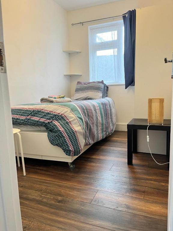 Postel nebo postele na pokoji v ubytování Studio in Dundalk