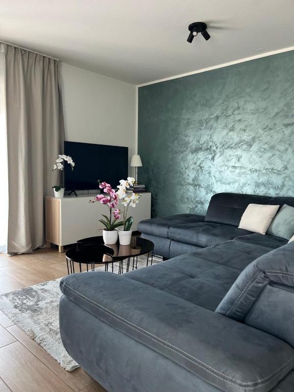 Blue Manor Apartment