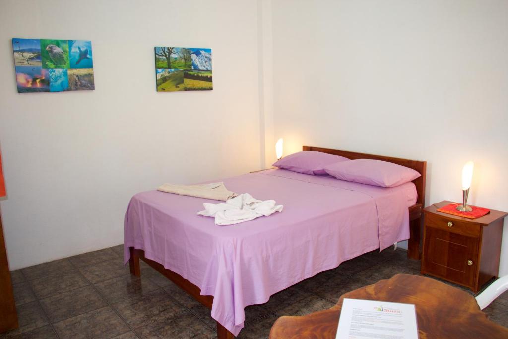 Postel nebo postele na pokoji v ubytování Hostal Suiza