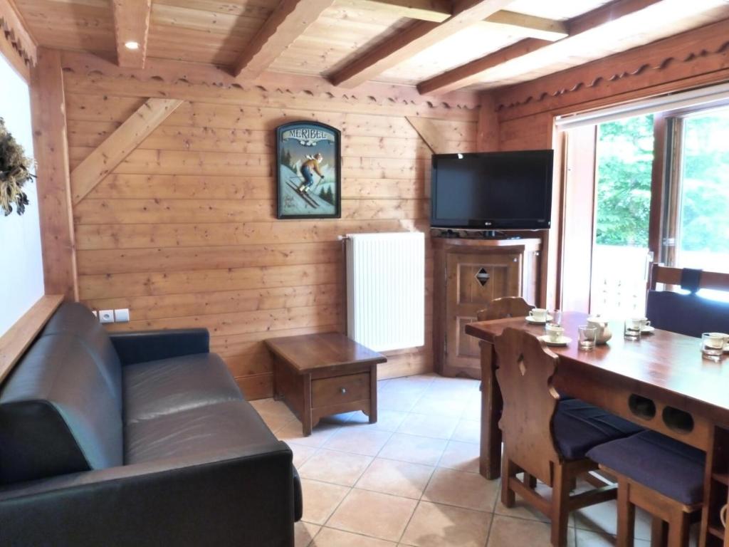 Photo de la galerie de l'établissement Résidence Fermes De Meribel Bat B - Appartement 3 pièces 6 personnes à Méribel Village aux pieds des pistes et accès à la piscine chauffée MAE-1706, à Les Allues