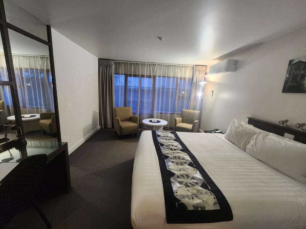 
Deluxe Queen Room - Accessible
