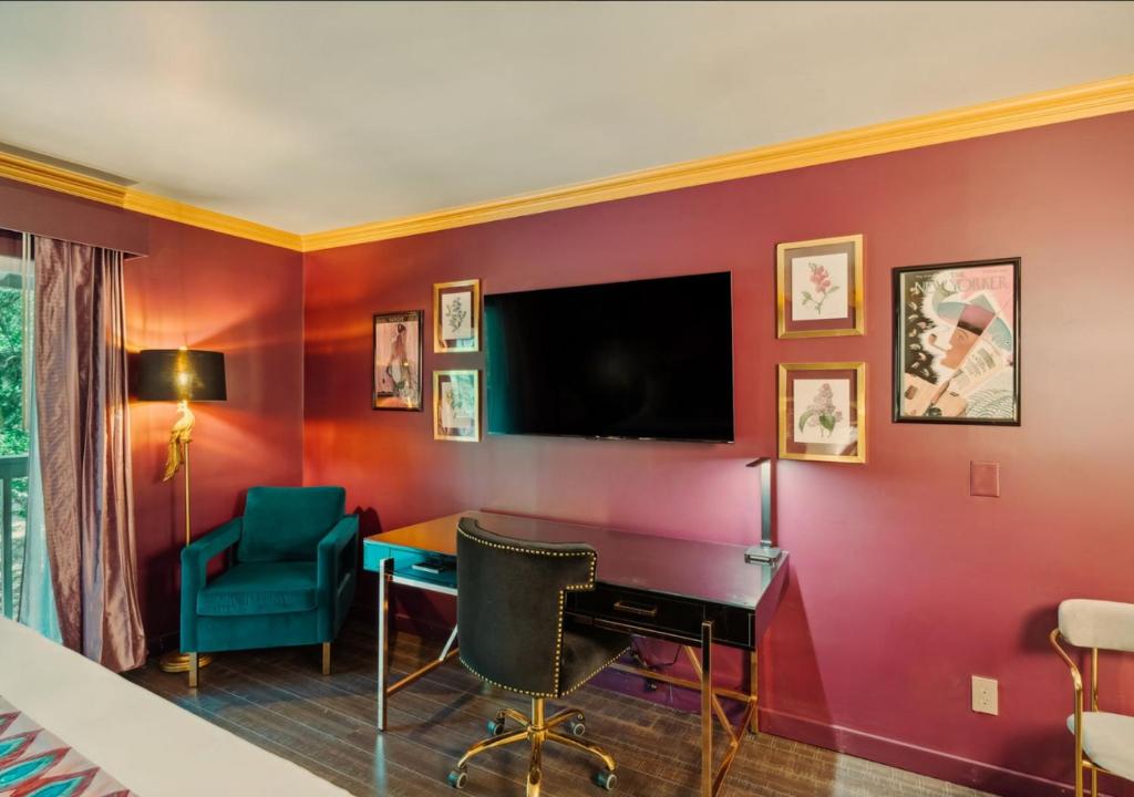 The Fainting Couch Boutique Hotel - 带阳台的特大号床间