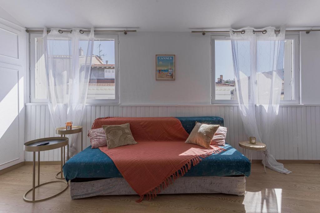 O zonă de relaxare la Studio André - Palais & plage, clim