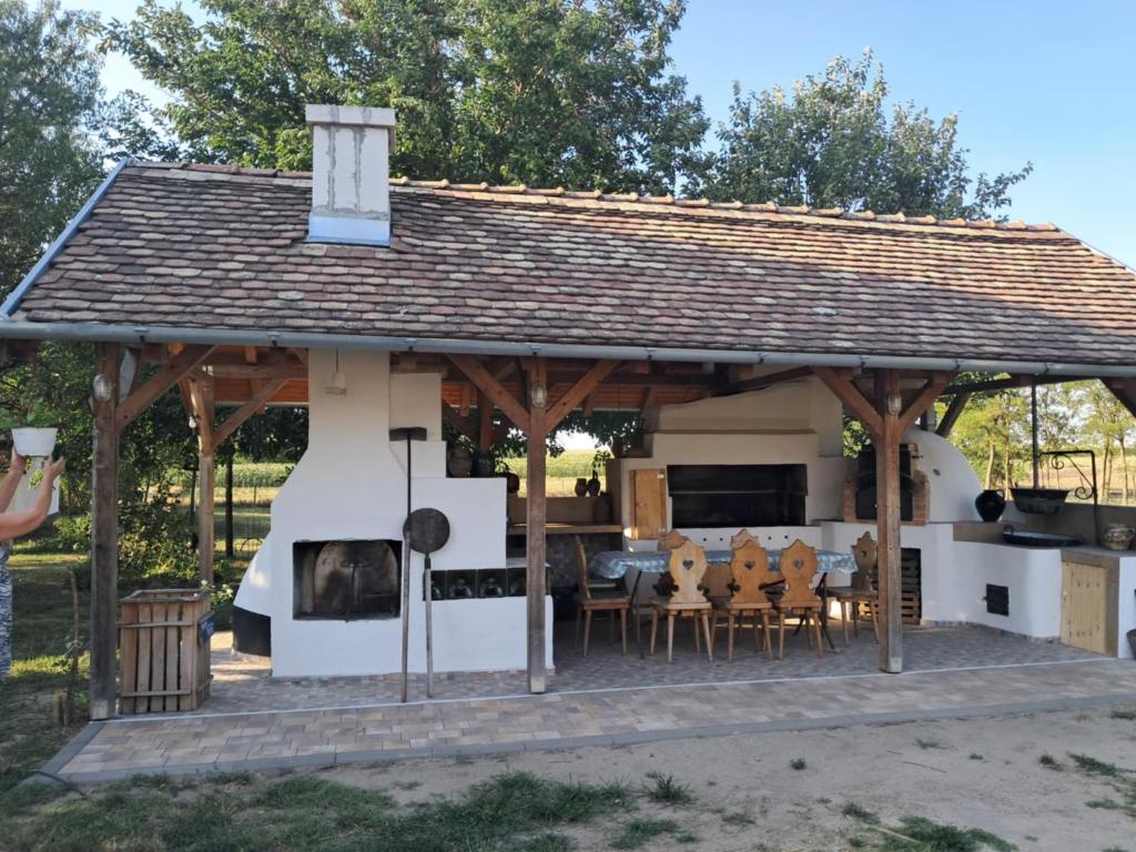 Budova, kde se farma nachází