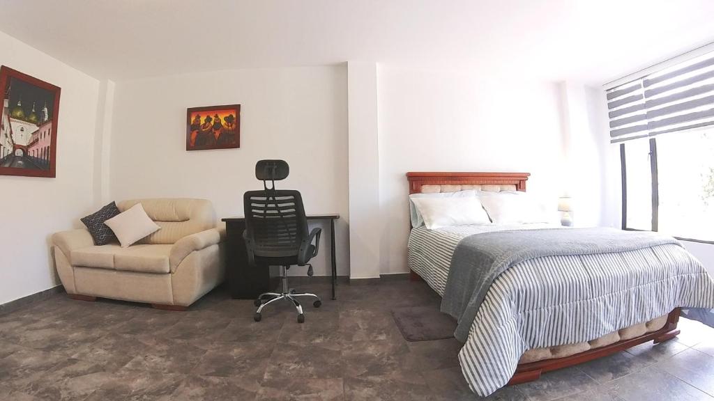Postel nebo postele na pokoji v ubytování Hotel Suite Central Park Tababela