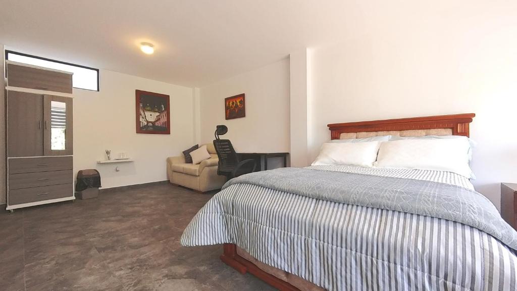 Postel nebo postele na pokoji v ubytování Hotel Suite Central Park Tababela