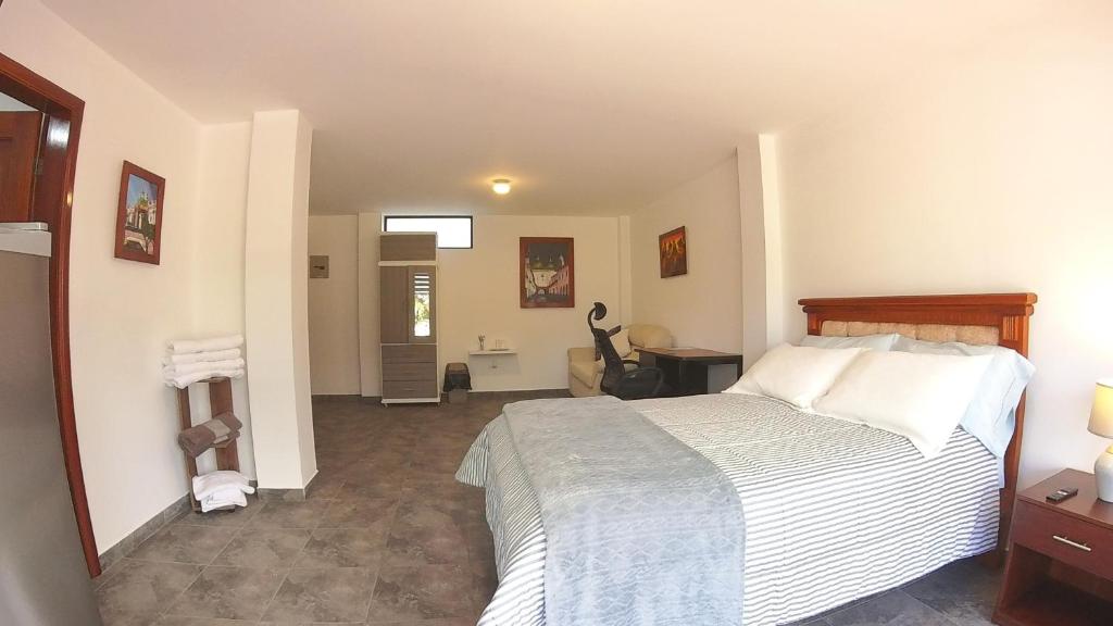 Postel nebo postele na pokoji v ubytování Hotel Suite Central Park Tababela