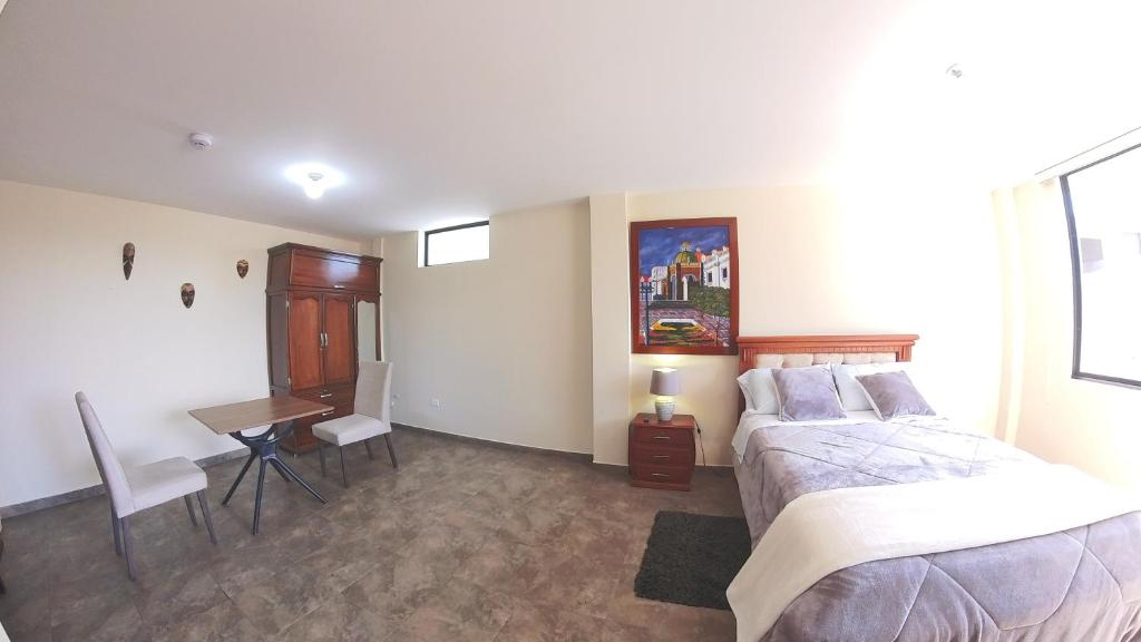Postel nebo postele na pokoji v ubytování Hotel Suite Central Park Tababela