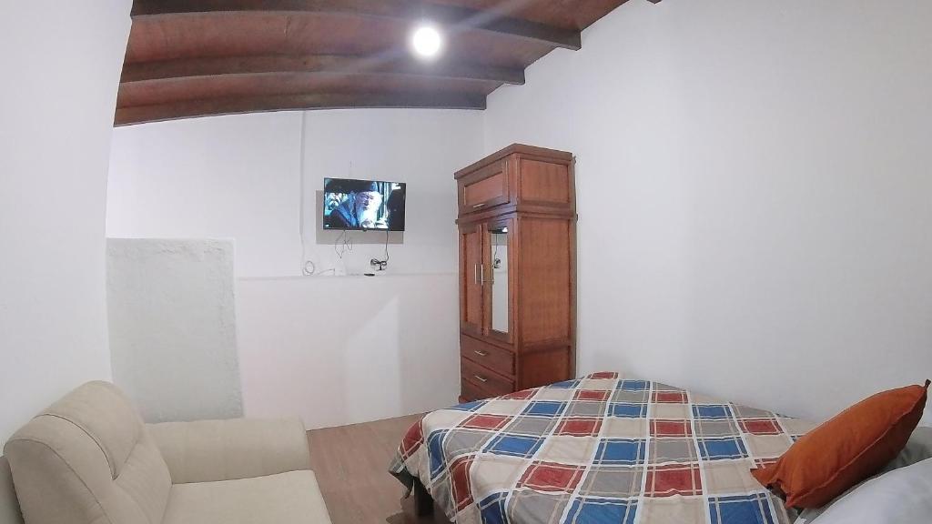 TV a/nebo společenská místnost v ubytování Hotel Suite Central Park Tababela
