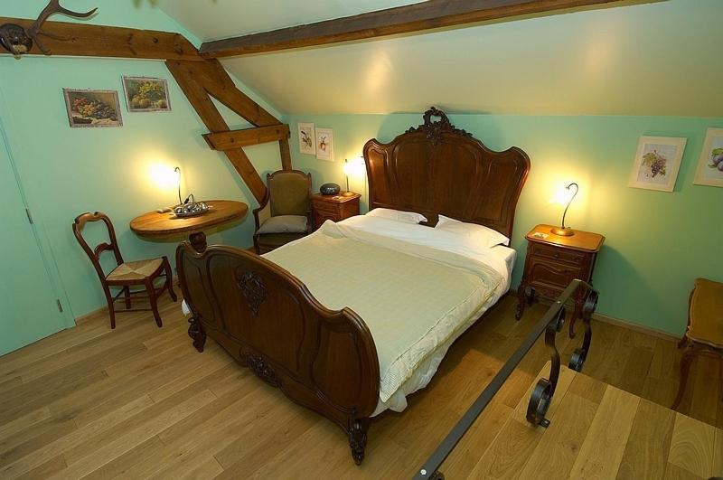 A bed or beds in a room at Het Pachthof