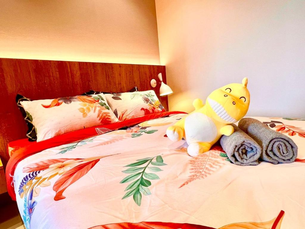 Postel nebo postele na pokoji v ubytování Legoland - HappyWonder Suite for Family ,Cozy, Wifi with Nice Garden Pool View!