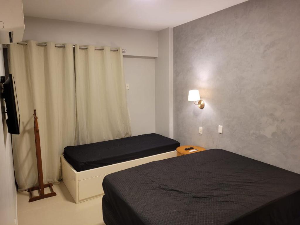 Katil atau katil-katil dalam bilik di Flat com piscina, academia e vista para o mar