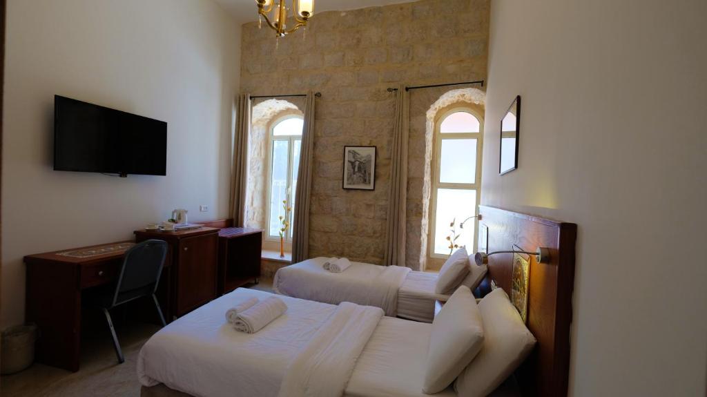 Postel nebo postele na pokoji v ubytování Azzahra Boutique Hotel & Restaurant - Jerusalem