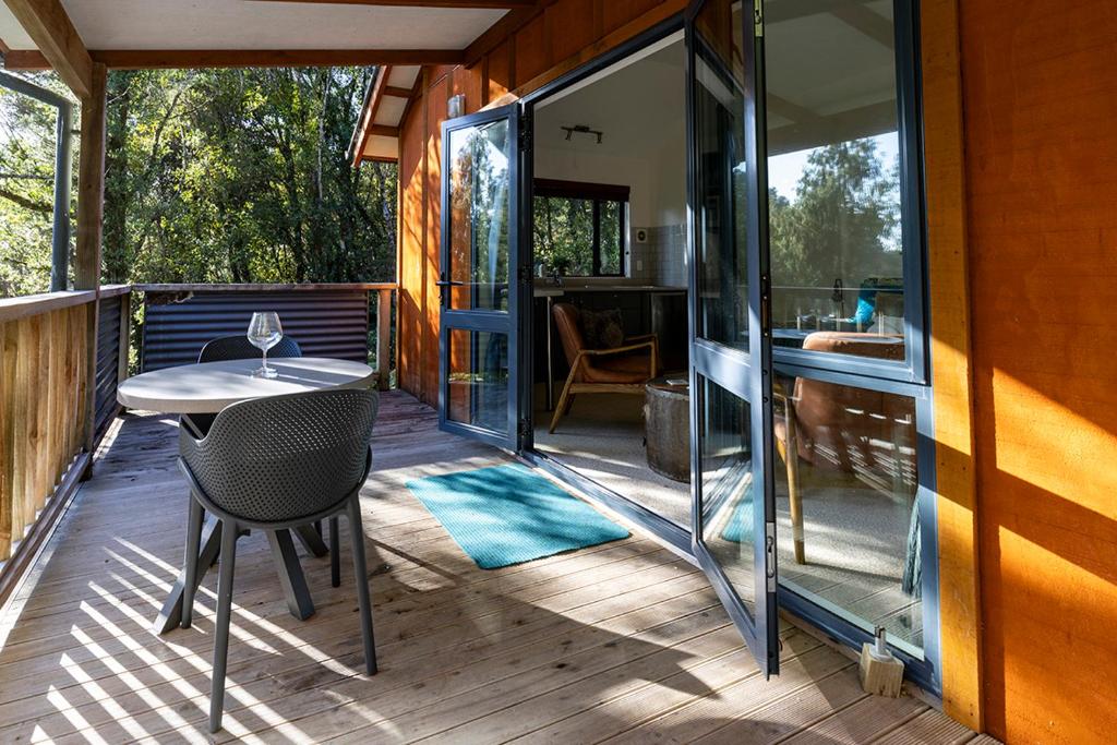 Balkón nebo terasa v ubytování Punakaiki Treehouse Limited