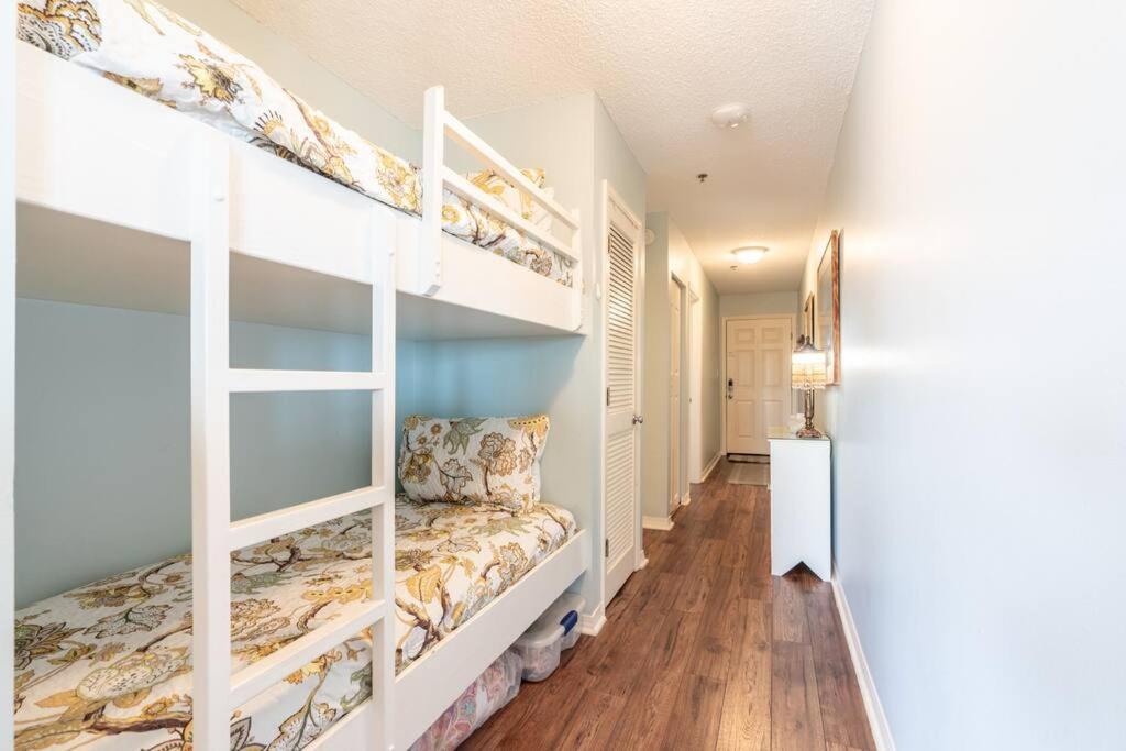 Ein Bett oder Betten in einem Zimmer der Unterkunft Gulf View, Easy Beach Access, Heated Pool, Hot Tub