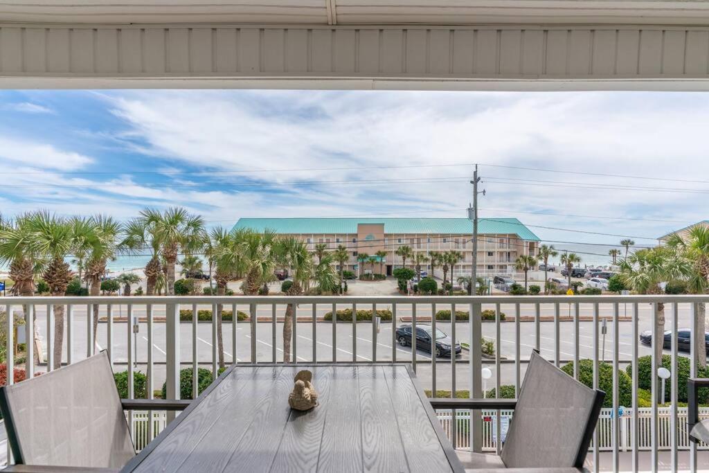 Ein Balkon oder eine Terrasse in der Unterkunft Gulf View, Easy Beach Access, Heated Pool, Hot Tub