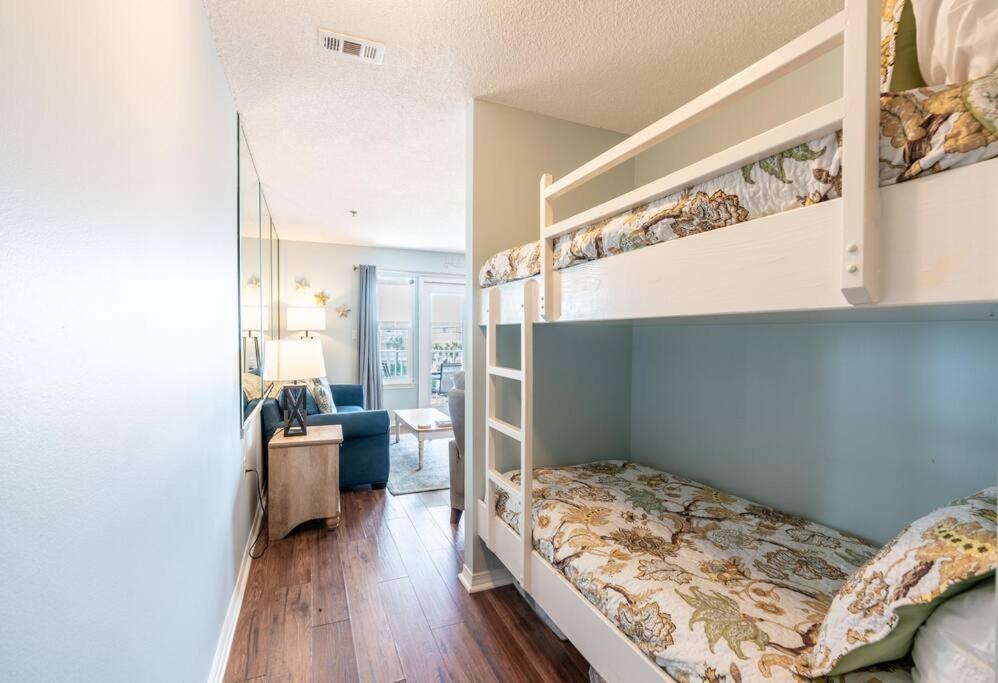 Ein Bett oder Betten in einem Zimmer der Unterkunft Gulf View, Easy Beach Access, Heated Pool, Hot Tub