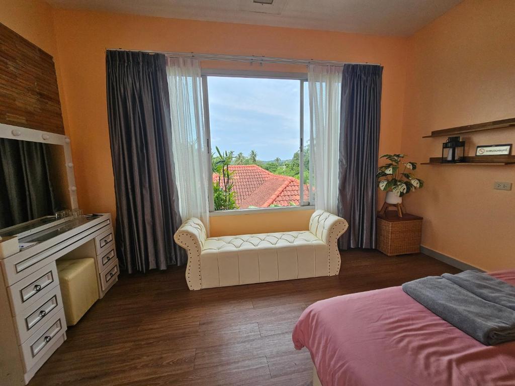 Postel nebo postele na pokoji v ubytování Andaman homestay villa at rawai
