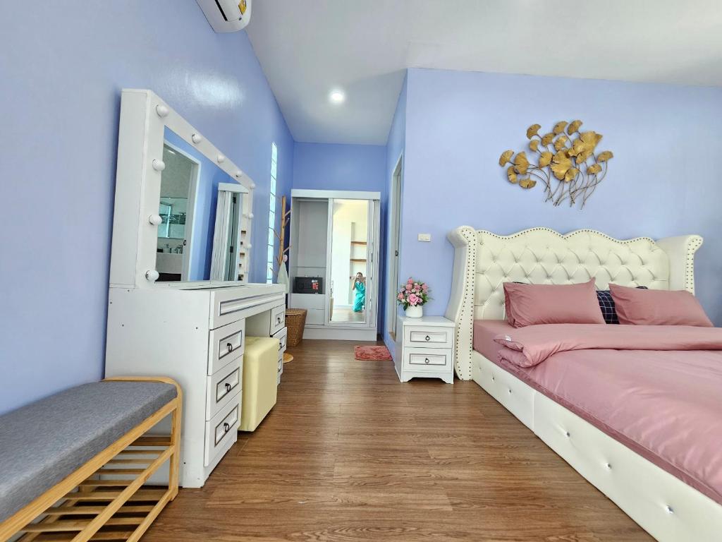 Postel nebo postele na pokoji v ubytování Andaman homestay villa at rawai
