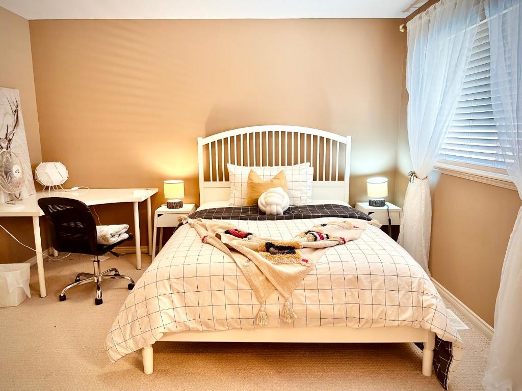 Postel nebo postele na pokoji v ubytování Scorpion Hiuse Langley- ROOM 3