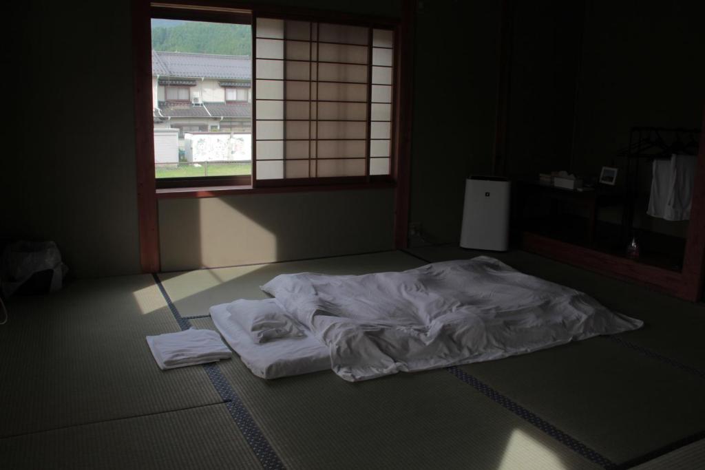 Postel nebo postele na pokoji v ubytování Guest House Kurukuru ゲストハウスくるくる
