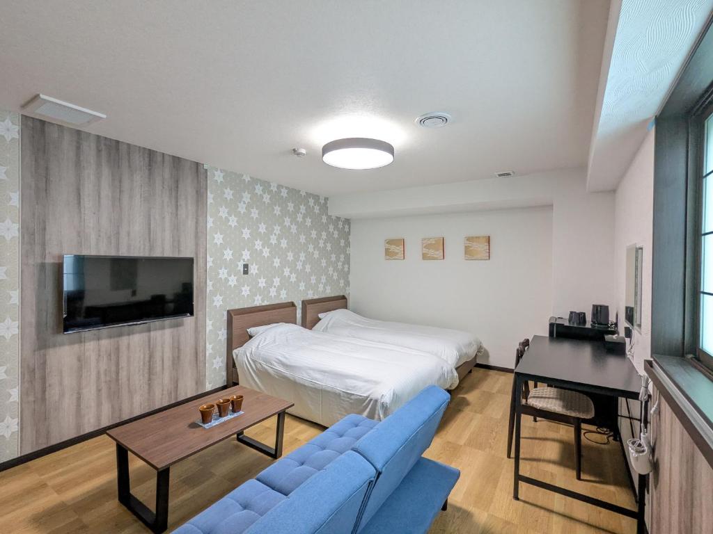 TV a/nebo společenská místnost v ubytování Nikko Beans Hotel