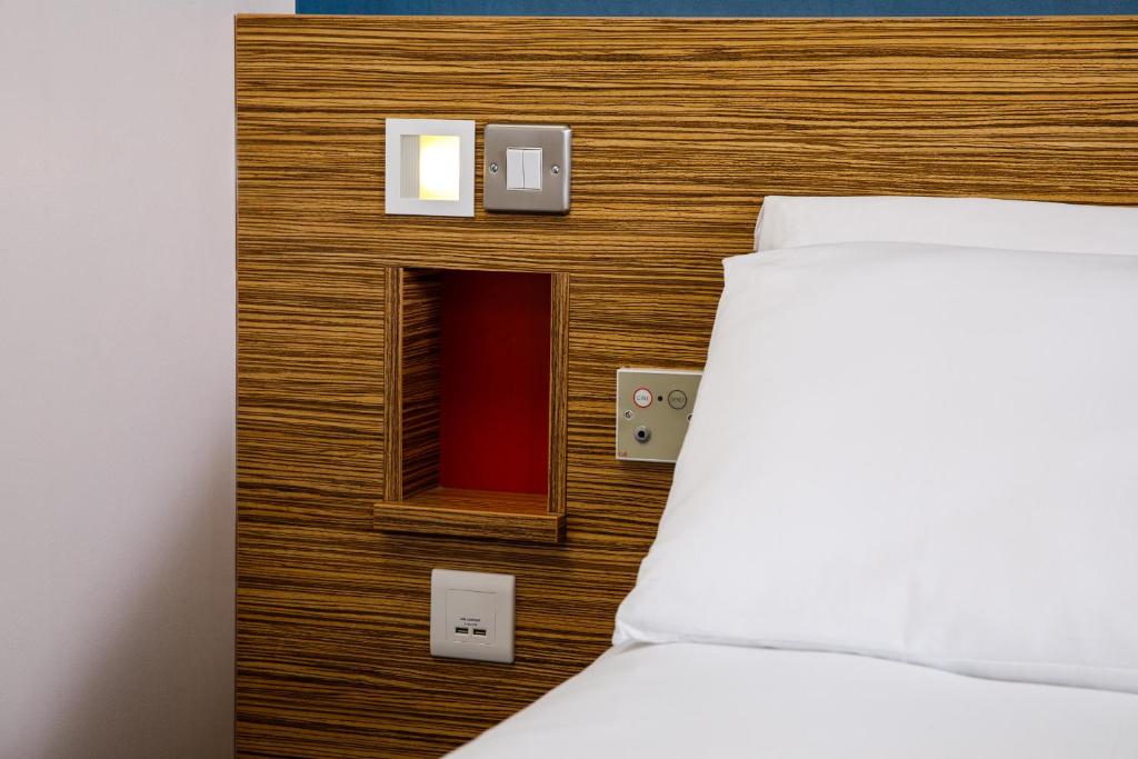 Go2 Portishead Marina Hotel - Standard Twin Room
