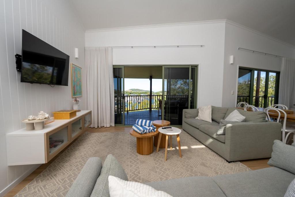 TV a/nebo společenská místnost v ubytování Casuarina Cove Apartments