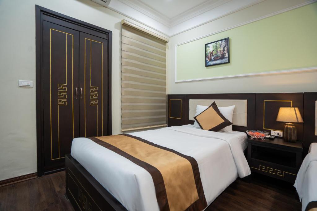 Postel nebo postele na pokoji v ubytování Hanoi Hotel & Spa