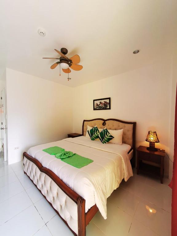 Moalboal Tropics - Superior Queen Room