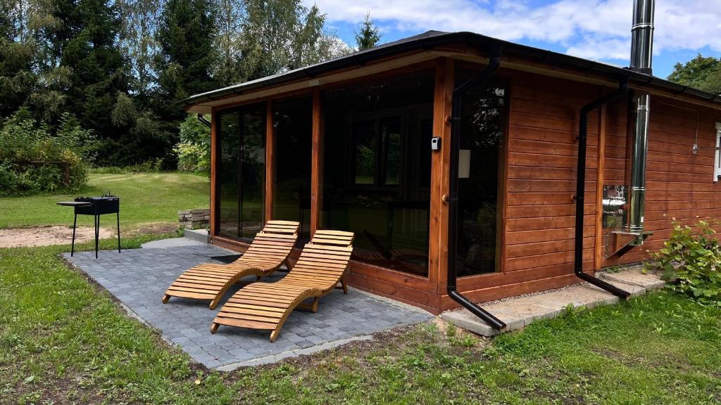 Aed väljaspool majutusasutust Cabin Juodupė