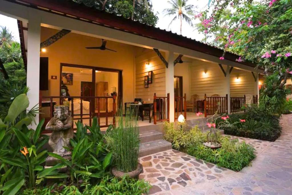 Κήπος έξω από το Dyeva 1 BR Quirky Garden Room Double ZN137