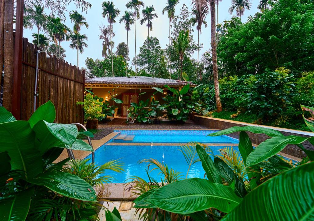 Bazén v ubytování M Cafe Private Pool Villa By VOYE HOMES nebo v jeho okolí