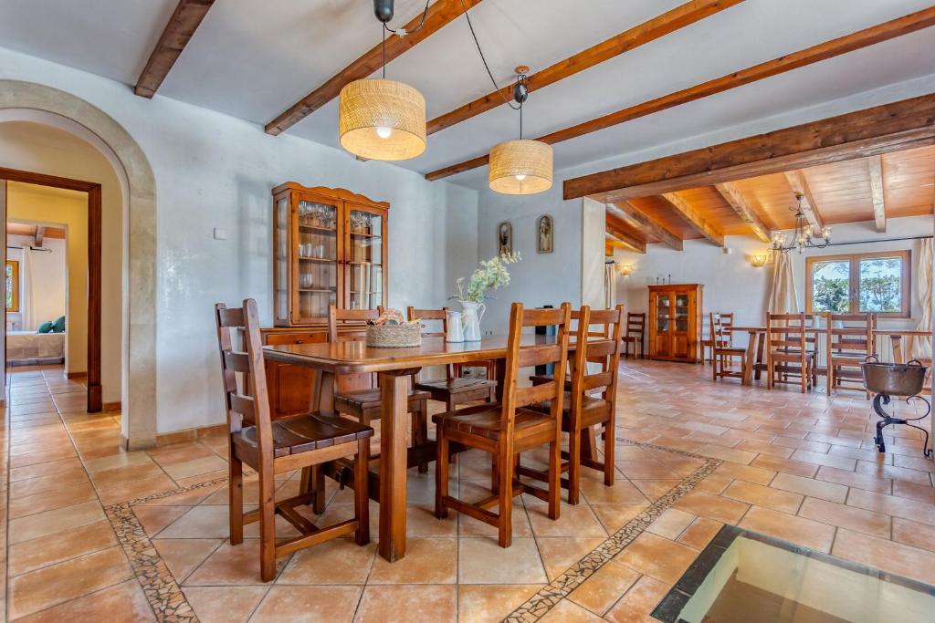 A restaurant or other place to eat at Can Talaia by dracmallorca