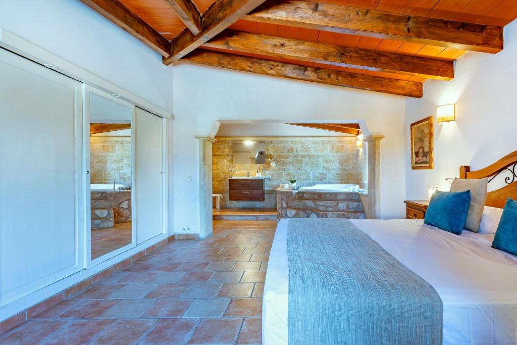 A bed or beds in a room at Can Talaia by dracmallorca