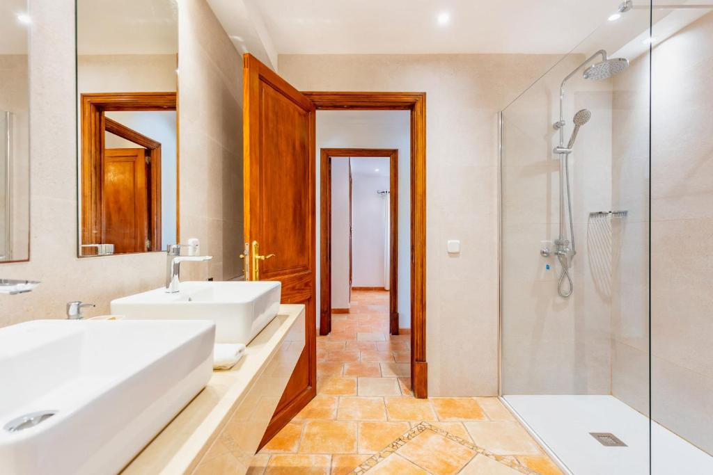 A bathroom at Can Talaia by dracmallorca