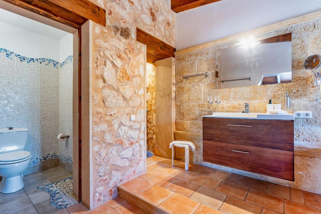 A bathroom at Can Talaia by dracmallorca
