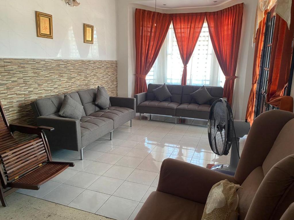 a living room with two couches and a couch at NZ Homestay in Melaka