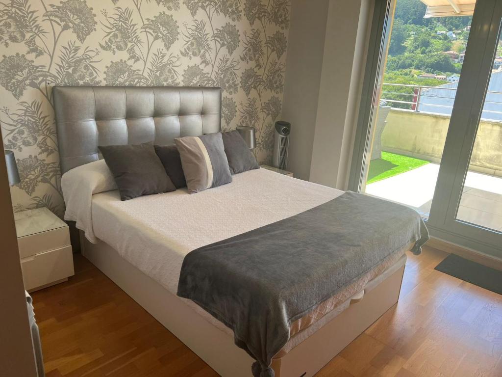 Postel nebo postele na pokoji v ubytování Ático Exclusivo Bueu Centro, 50M playa