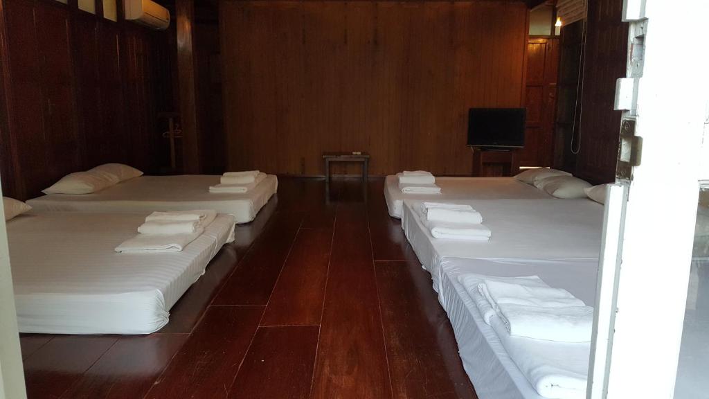 Ruean Mai Chai Khlong - Bungalow Familiar (10 Adultos)