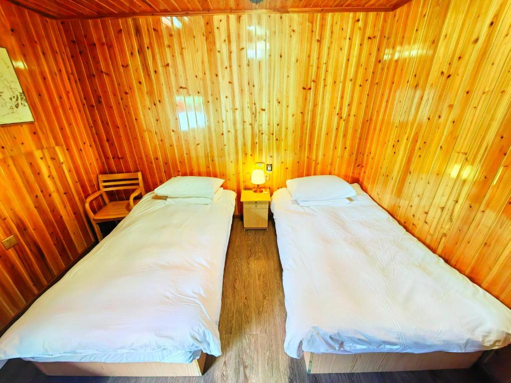 Postel nebo postele na pokoji v ubytování Tulou Fuyulou Changdi Inn