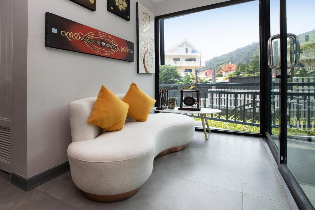 iCheck inn Darisa Patong - Resim 11