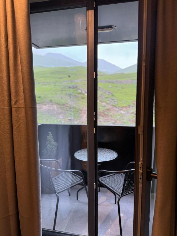 Nespecifikovaný výhled na hory nebo výhled na hory při pohledu z apartmánu