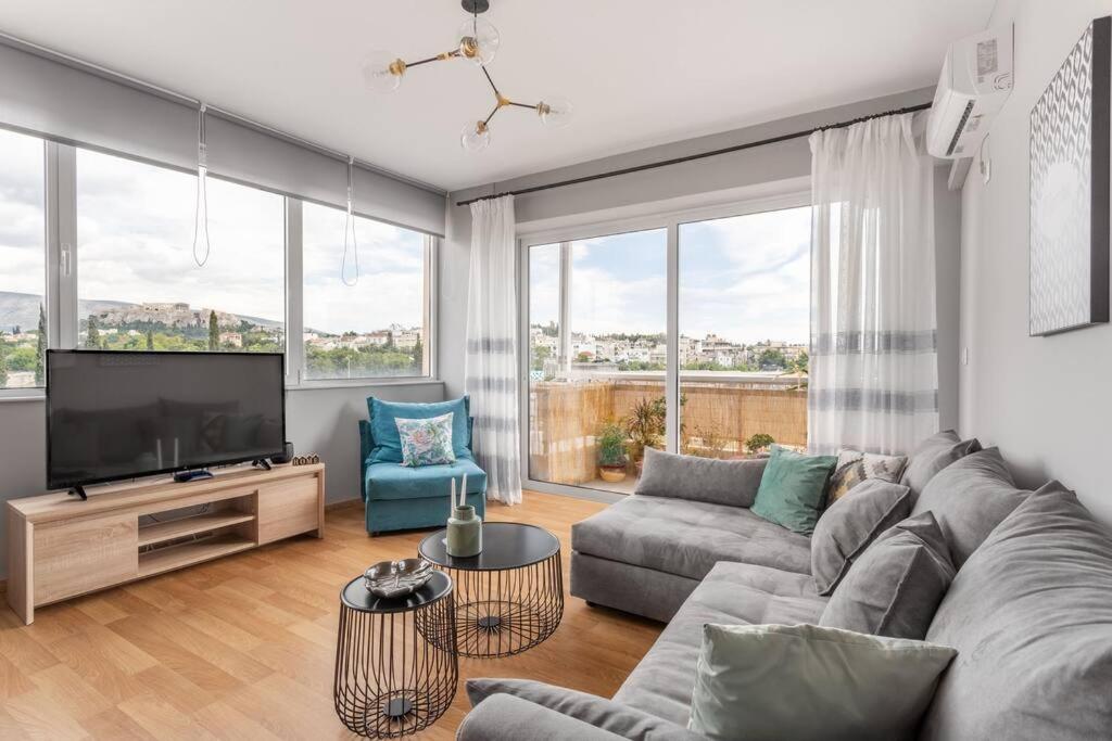 Χώρος καθιστικού στο Charming Acropolis view modern design House 2BD