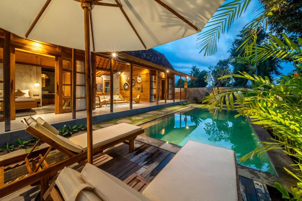 Πισίνα στο ή κοντά στο Kayu Retreat - Traditional luxe in calm area of Ubud
